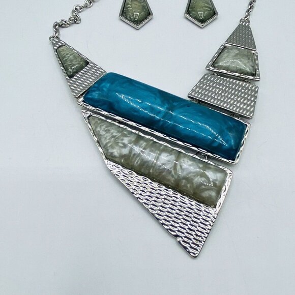 Ballet Brand Green Gray Silvertone Statement Necklace w/ Matching Earrings - Picture 5 of 5
